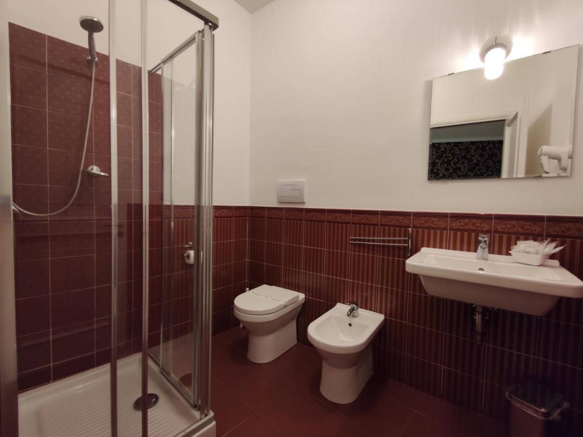 Sami Rooms: Theater District Retreat Near Ortigia