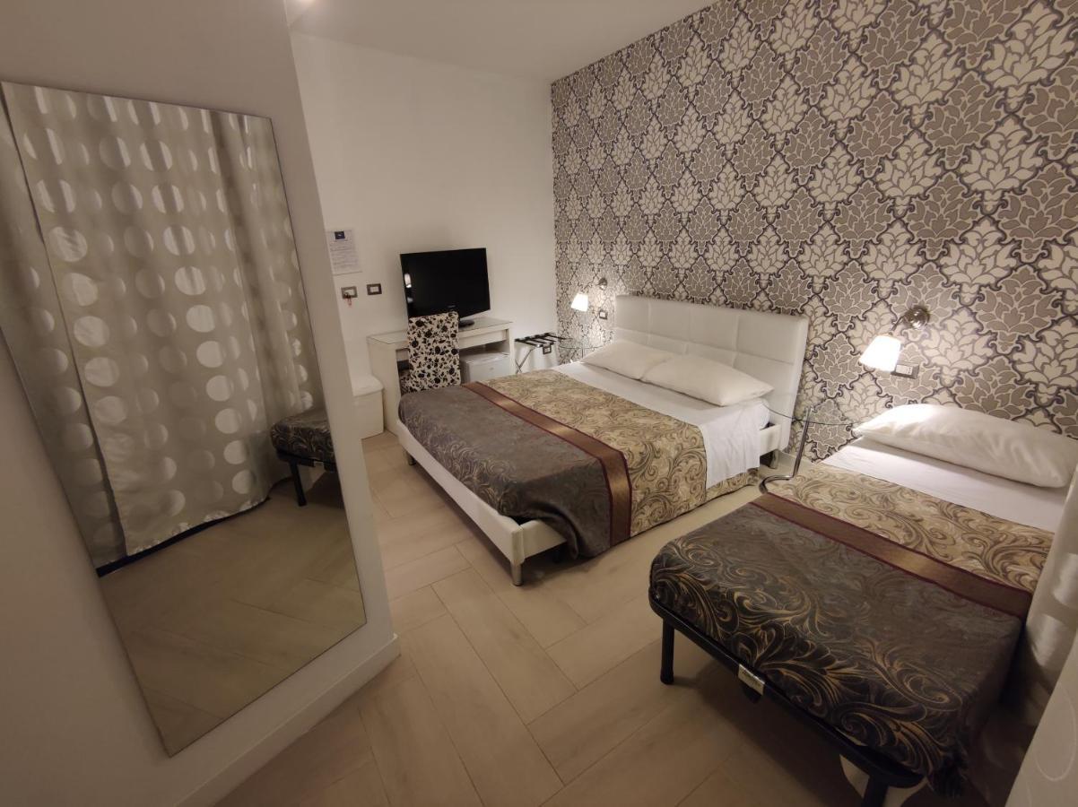 Sami Rooms: Theater District Retreat Near Ortigia